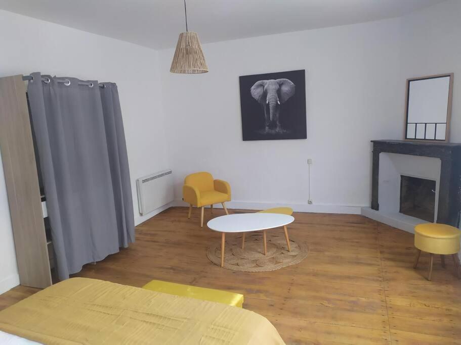 Maison De Ville Tres Lumineuse Civray  Εξωτερικό φωτογραφία